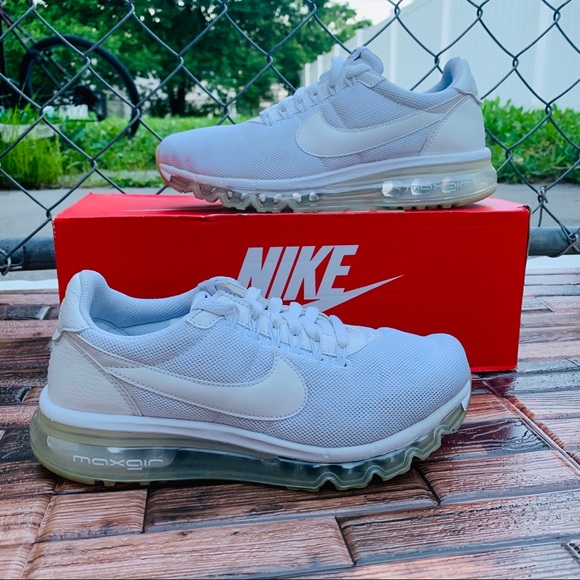 (EOS) - Picture 2 of 16